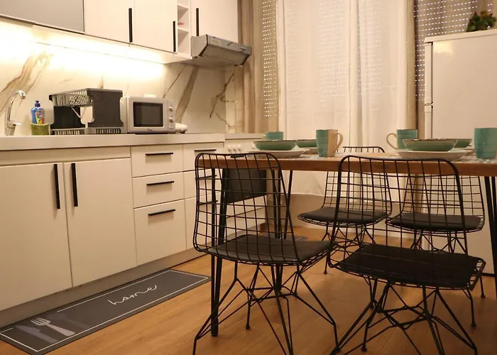 Pine Lägenhet Tirana